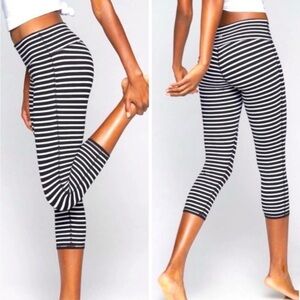 Athleta Chatarunga Striped Navy White Activewear Leggings Size Medium